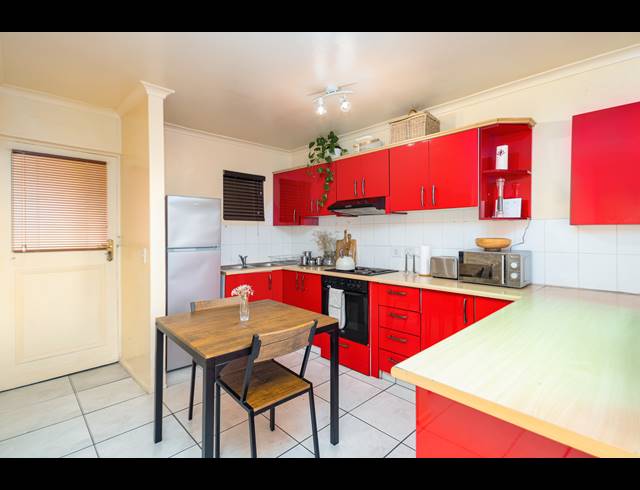 0.5 BEDROOM SECTIONAL TITLE SOLD IN BLOUBERG SANDS